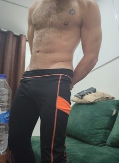 Hung Top - masseur in Byblos Photo 1 of 4