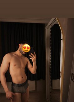 Hungboyeng - Male escort in İstanbul Photo 1 of 2