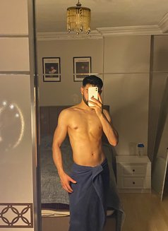 Hungboyeng - Male escort in İstanbul Photo 2 of 2