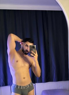 Hungboyeng - Acompañantes masculino in İstanbul Photo 3 of 4