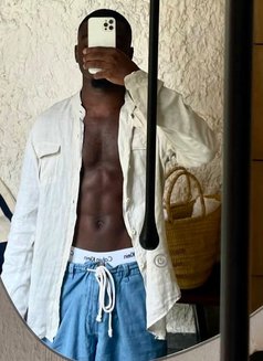 HungNdingo - Male escort in Nairobi Photo 4 of 6