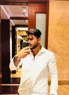 Hunk Men - Male escort in Gurgaon Photo 8 of 9