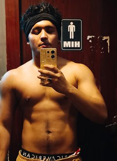 Hunky - Male escort in Dubai Photo 4 of 4