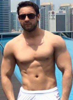 Hunky Brazilian - Acompañantes masculino in Dubai Photo 3 of 5