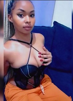 Hunnie - escort in Khobar Photo 2 of 6