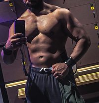 Hunter available -(Ladies only) - Acompañantes masculino in Dubai