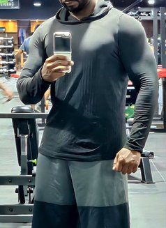 Hunter - Male escort in Dubai Photo 5 of 5