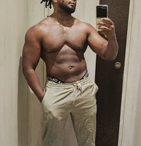 Hunter available - 8th June to 3rd July - Acompañantes masculino in Dubai