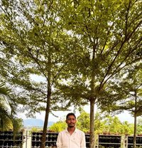 Hunter - Intérprete masculino de adultos in Guwahati