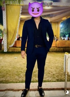 Hunter - Male escort in New Delhi Photo 1 of 4