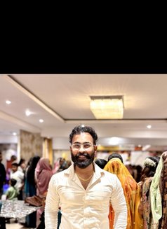 Hunter Pool - Male escort in New Delhi Photo 1 of 5