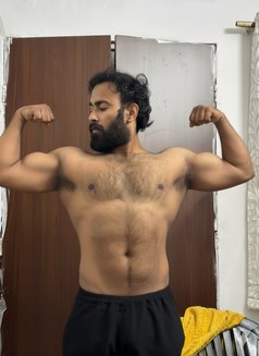 Hunter Pool - Male escort in New Delhi Photo 2 of 5