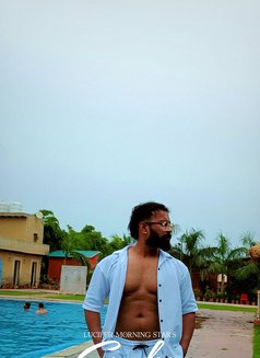 Hunter Pool - Male escort in New Delhi Photo 5 of 5