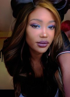 Huntress - Transsexual escort in Nairobi Photo 3 of 5