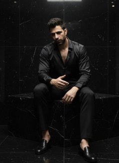 Huqe Dominant 22 Cm - Male escort in Makati City Photo 4 of 4