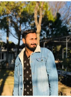 Huryrah - Acompañantes masculino in Lahore Photo 3 of 5