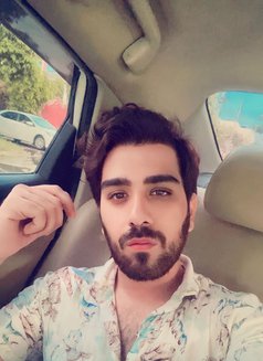 Hussy - masseur in Lahore Photo 14 of 16