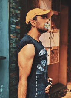 Hussy - masseur in Lahore Photo 7 of 16