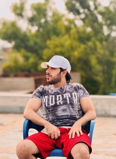 Hussy - masseur in Lahore Photo 9 of 16