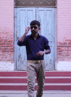 Huzaifa - Male companion in Lahore Photo 3 of 4