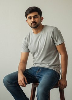 Huzaifa - Male escort in Lahore Photo 3 of 4