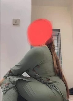 Pakistani escort girls in Madrid - escort in Madrid Photo 3 of 8