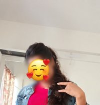 Hy Guys I Am Madhu Doorstep Servic 24 X7 - puta in Surat