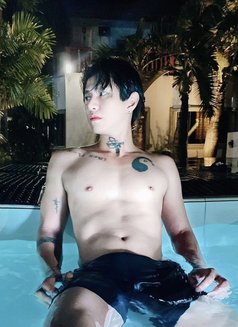 Hyunjin Lee - Male companion in Manila Photo 9 of 17