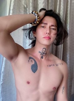 Hyunjin Lee - Male companion in Manila Photo 13 of 17