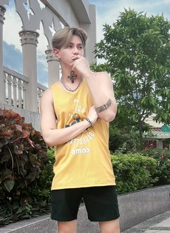 Hyunjin Lee - Male escort in Manila Photo 1 of 14