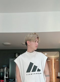 Hyunjin Lee - Male escort in Manila Photo 5 of 14