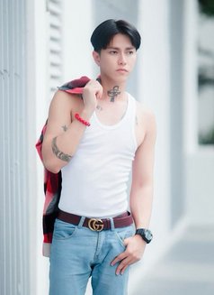 Hyunjin Lee - Male escort in Manila Photo 5 of 13