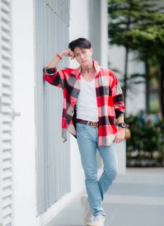 Hyunjinlih - Male escort in Manila Photo 2 of 10