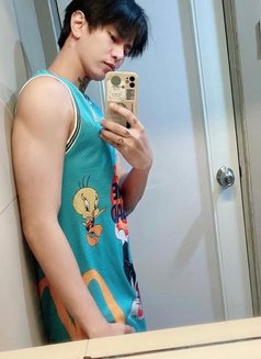 Hyunjinlih - Male escort in Manila Photo 4 of 10