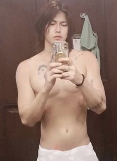 Hyunjinlih - Male escort in Manila Photo 8 of 10
