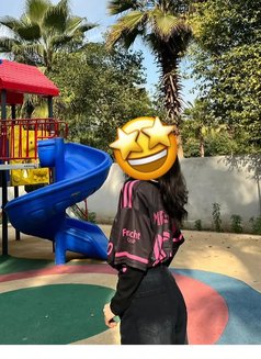 I am Alina North East Girl - puta in New Delhi Photo 4 of 6