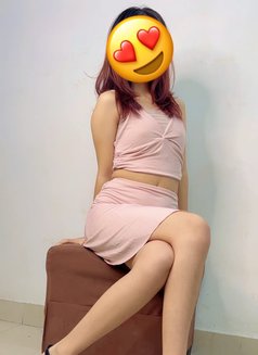 I am Alina North East Girl - puta in New Delhi Photo 5 of 6