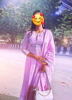 i am Deepti Alone for cam & meet - escort in New Delhi Photo 11 of 11