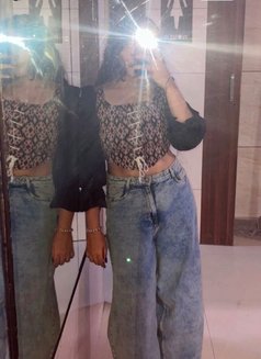 Ayisha indep. (Cam with real meet) - escort in Hyderabad Photo 3 of 5