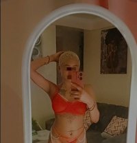 I am maya queen of anal - escort in Pune