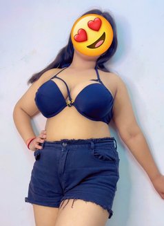 I am Nikki Independent Girl - puta in New Delhi Photo 2 of 5
