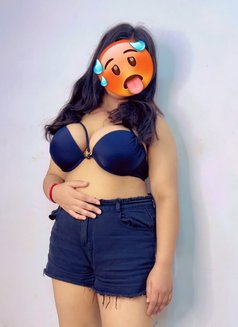 I am Nikki Independent Girl - puta in New Delhi Photo 3 of 5