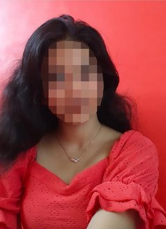 I am Sonali cam & real escort - puta in Hyderabad Photo 1 of 2