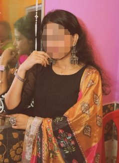 I am Sonali cam & real escort - puta in Hyderabad Photo 2 of 2