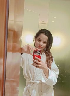 I'm Anamika Singh - puta in New Delhi Photo 4 of 4