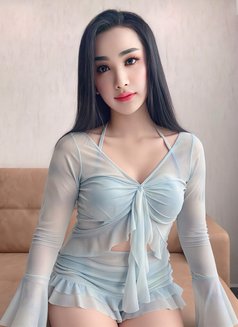 I’m both sweet bottom - Transsexual escort in Abu Dhabi Photo 1 of 8