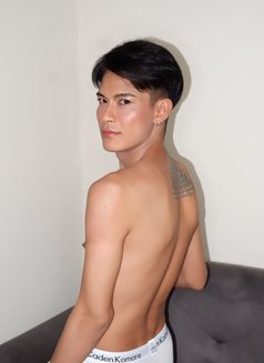 Wine Both - Acompañantes transexual in Al Manama Photo 1 of 4