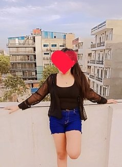 I'm Diksha, 21+ Cute Girl, Real Meeting - puta in Noida Photo 2 of 5