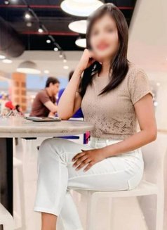 real meet and cam - escort in Mumbai Photo 1 of 5