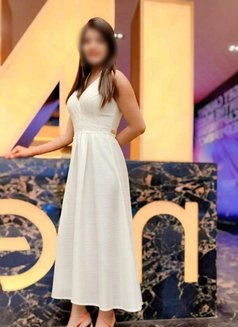 real meet and cam - escort in Mumbai Photo 2 of 5